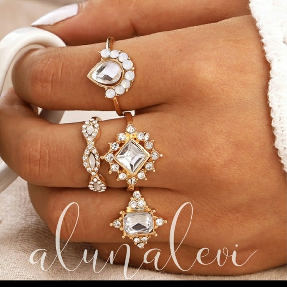 💞CLEARANCE crystal/goldtone rings - Picture 3 of 4